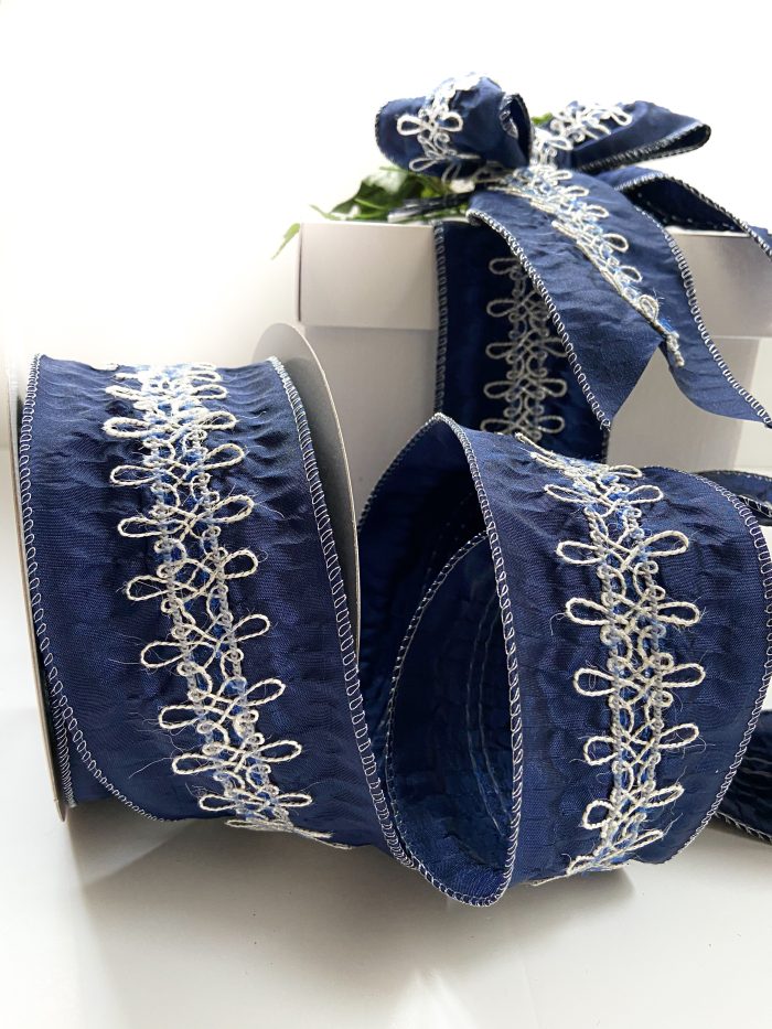 2 Pre-tied Wire Edged Blue Christmas Bows - Image 3