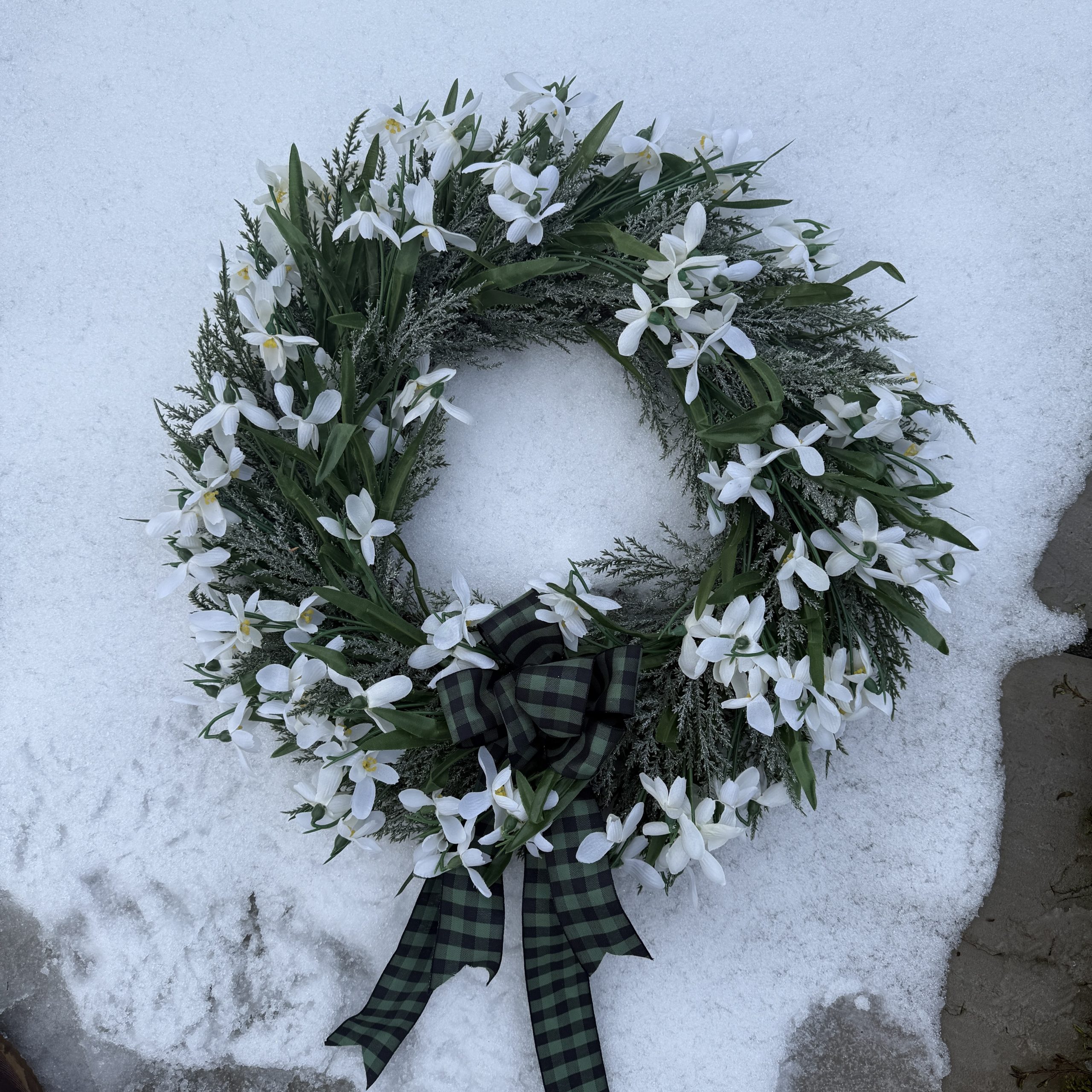 New Artificial Frosted Snowdrop Door Wreath with Plaid Bow - Image 3