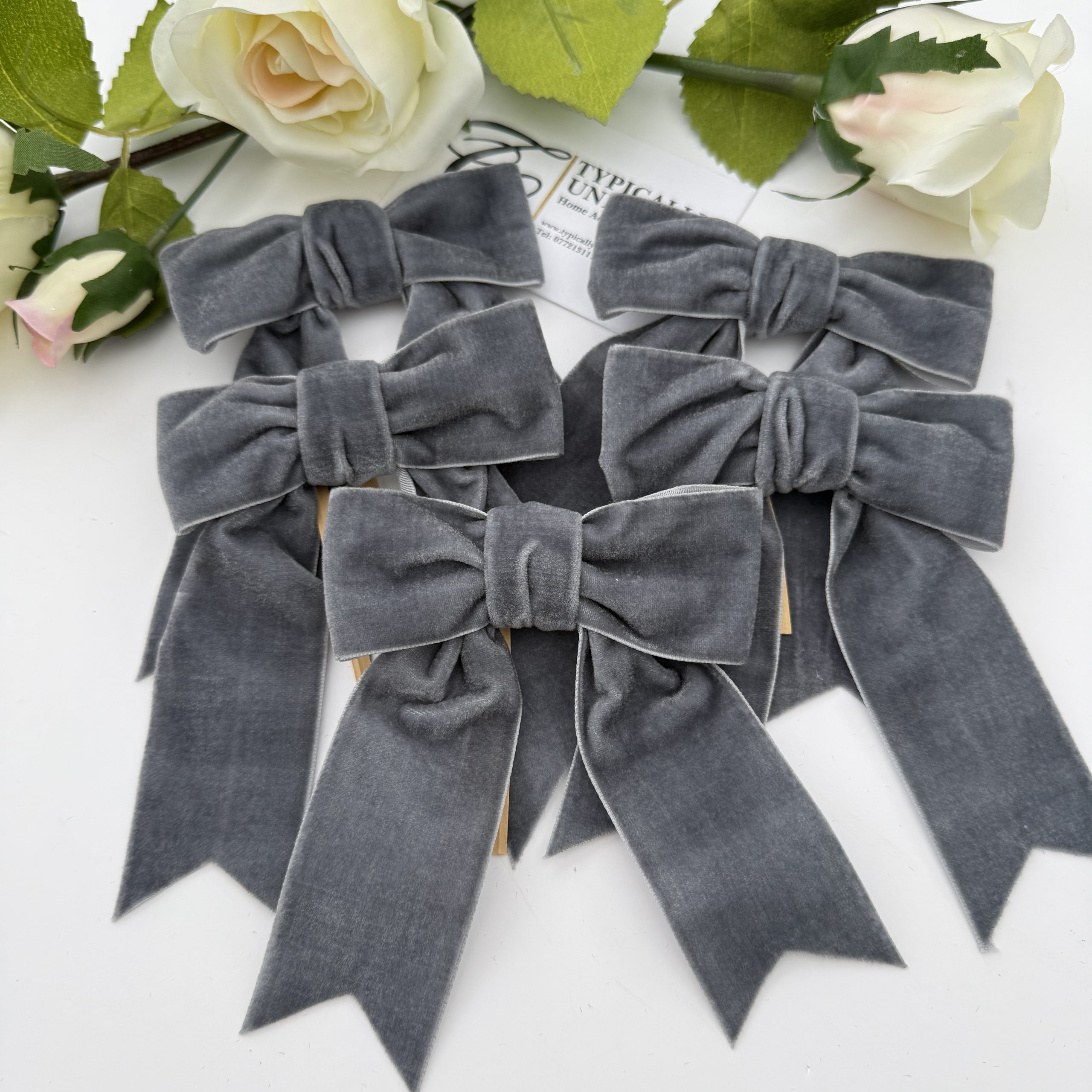 5 Pre-tied Velvet Bows 'Grey'