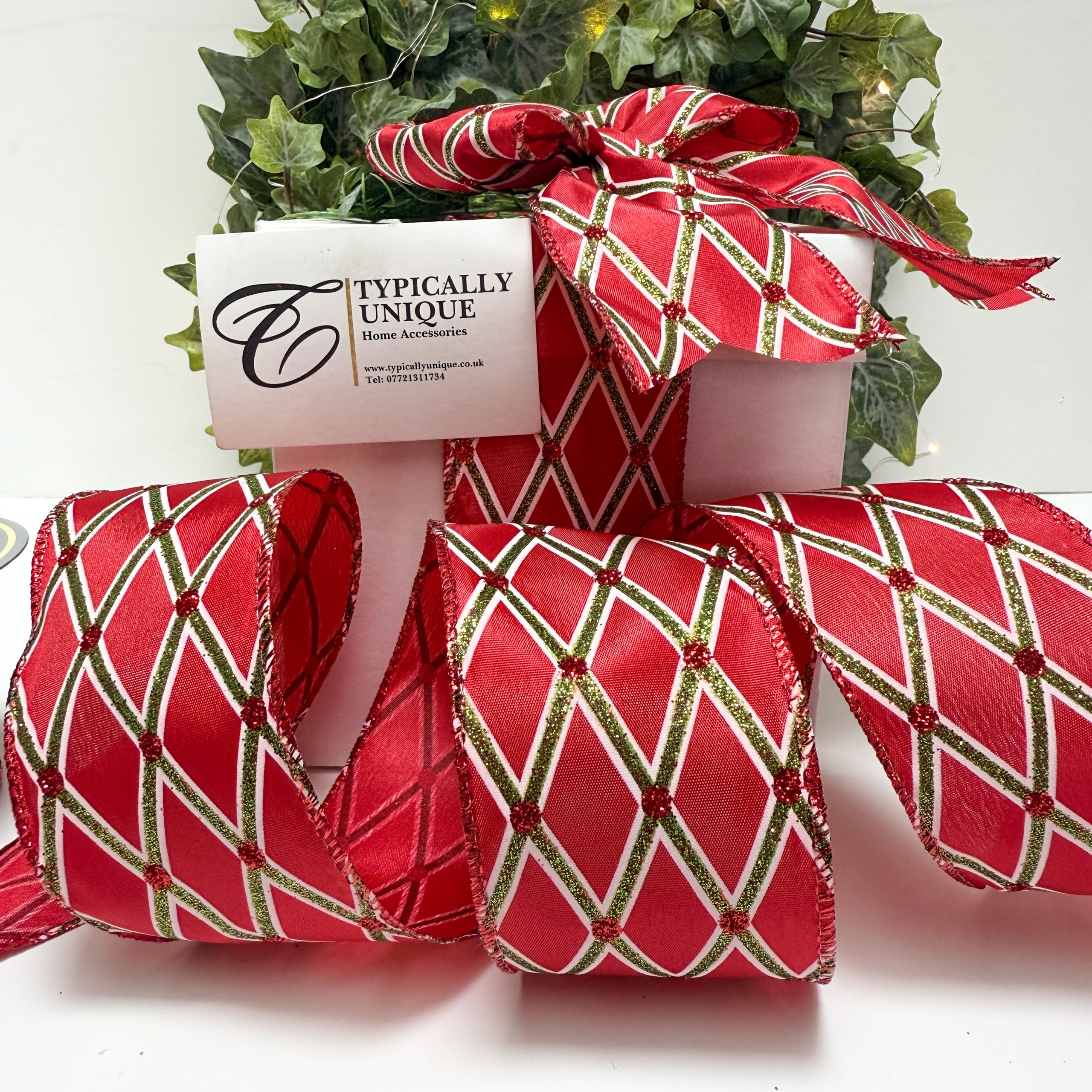 5 Pretied Christmas Bows Wire Edged 'Red Lattice' - Image 4