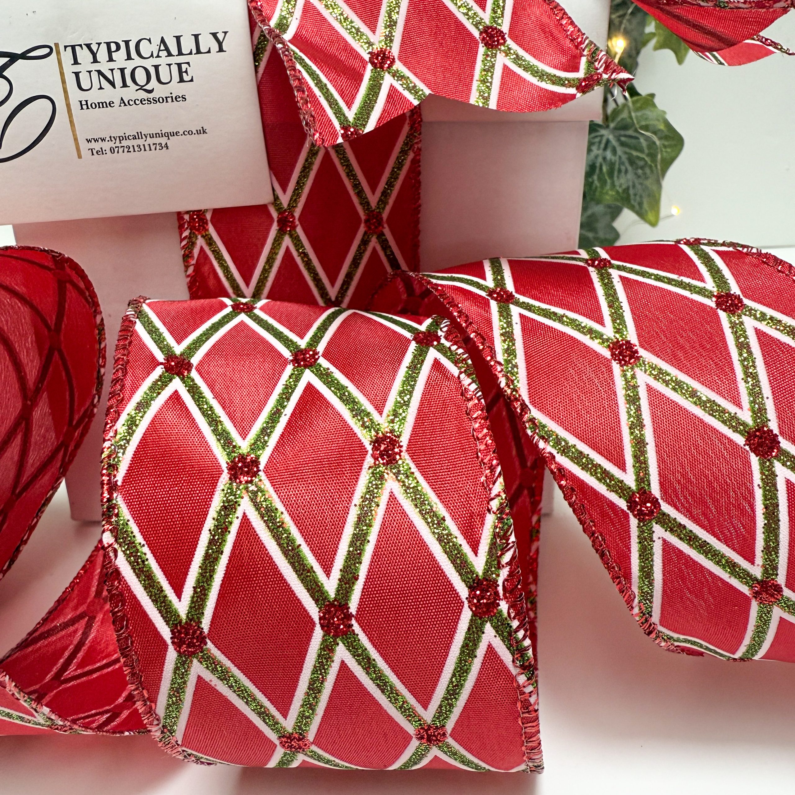 5 Pretied Christmas Bows Wire Edged 'Red Lattice' - Image 3