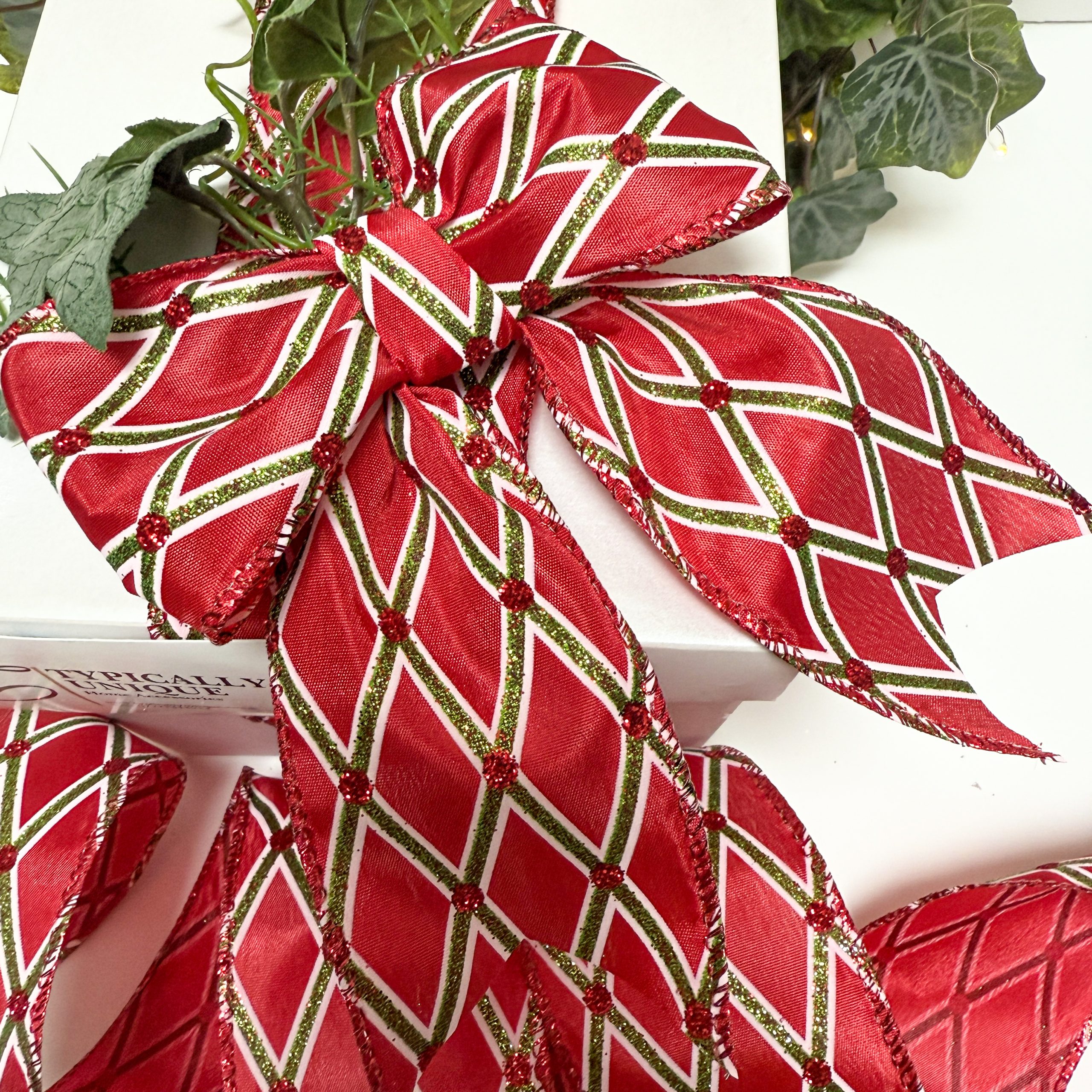 5 Pretied Christmas Bows Wire Edged 'Red Lattice' - Image 2